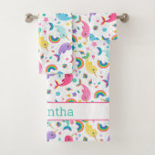 Rainbow Narwhal onder het Zee Meisjes gepersonalis Bad Handdoek (Insitu)