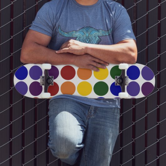 Rainbow Polka Dots on White Skateboard (Buiten 3)