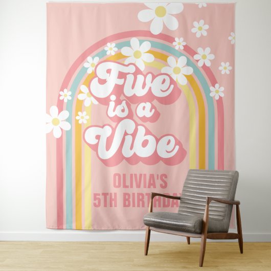 Rainbow Retro Five is a Vibe Groovy 5e verjaardag Wandkleed (In situ)