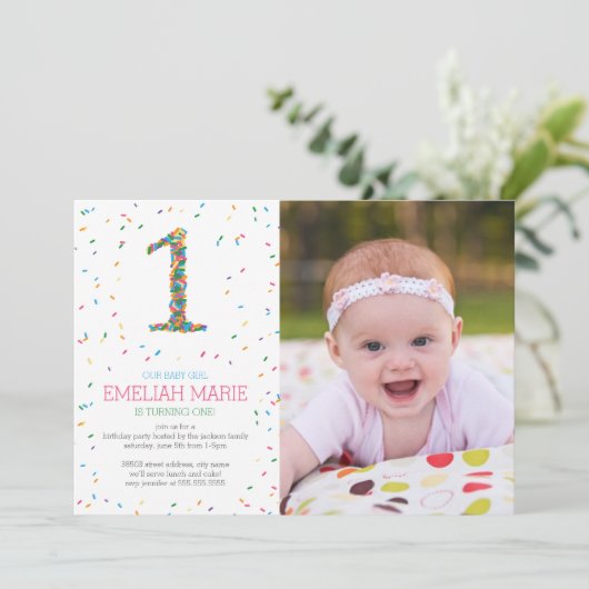 Rainbow Sprinkles 1er anniversaire Invitation de f (Debout devant)