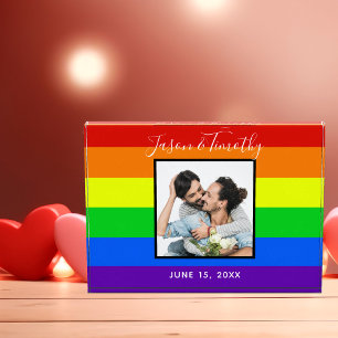Rainbow Striped Gay Pride Couple Weduwfoto Fotoblokken