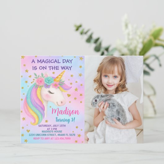 Rainbow Unicorn Invitation d'anniversaire (Debout devant)