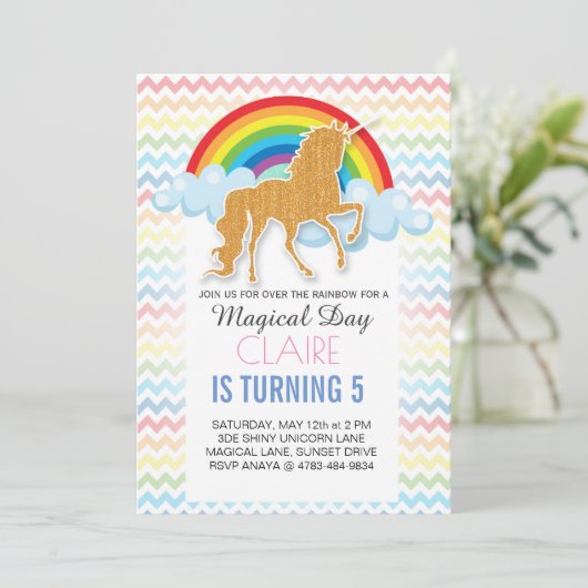 Rainbow Unicorn Invitations pour la fête d'anniver (Debout devant)