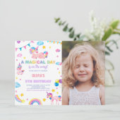 Rainbows drapeaux Unicorn Anniversaire Invitations (Debout devant)