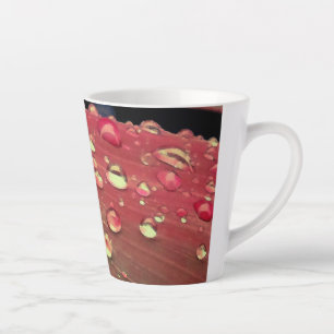 Raindrops Closeup, Spacey Cherry Red Latte Mok