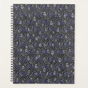 Raindrops op blauwe grijze metalen planner