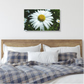 Raindrops op Daisy II Wilde Floral Canvas Afdruk (Insitu (Slaapkamer))