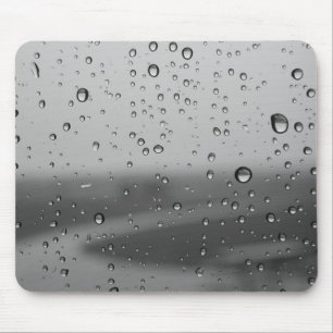 Raindrops op zilverachtergrond muismat