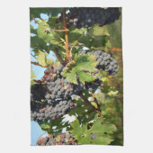 Raisins de cuve sur la serviette de cuisine de (Vertical)