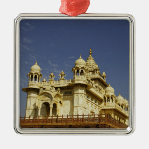 Rajasthan, India Een vrouw staande bij een oude te Metalen Ornament