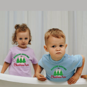 Raketjes rond de kerstboom Baby T-shirt