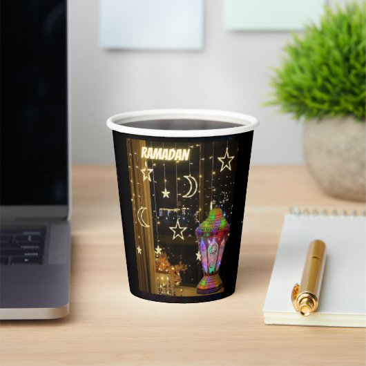 Ramadan-lantaarn. Papieren Bekers (Insitu)