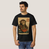 Ramen Noodle Eating: Monkey Mannen T-shirt (Voorkant volledig)