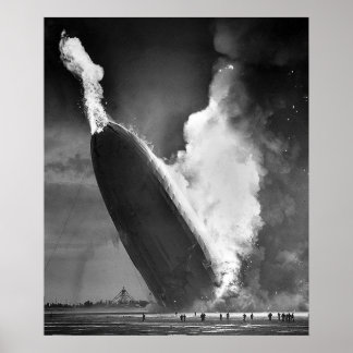 Ramp met luchtship Hindenburg circa 1937 Poster