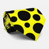 Random Black Polka Dot Pattern op Yellow Stropdas (Opgerold)