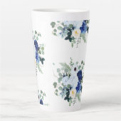 Ranunculus Anemone Hydrangea Roos Witte achtergron Latte Mok (Voorkant)