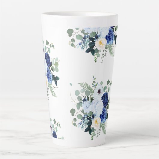 Ranunculus Anemone Hydrangea Roos Witte achtergron Latte Mok (Voorkant)