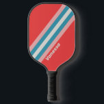 Raquette De Pickleball Bandes vintages de bâton à lèvres avec nom<br><div class="desc">Passez sur la cour avec une élégance audacieuse et un air intemporel avec les Vintages Stripes Lipstick avec Nom Pickleball Paddle. Des rayures rouges vifs et classiques balaient la pagaie comme un pinceau de glamour vintage, faisant écho à la confiance et au charme d'une époque révolue. Le détail personnalisé du...</div>