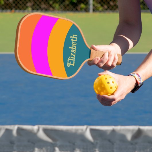 Raquette De Pickleball Bleu orange rétro et Magenta avec le nom (Insitu)