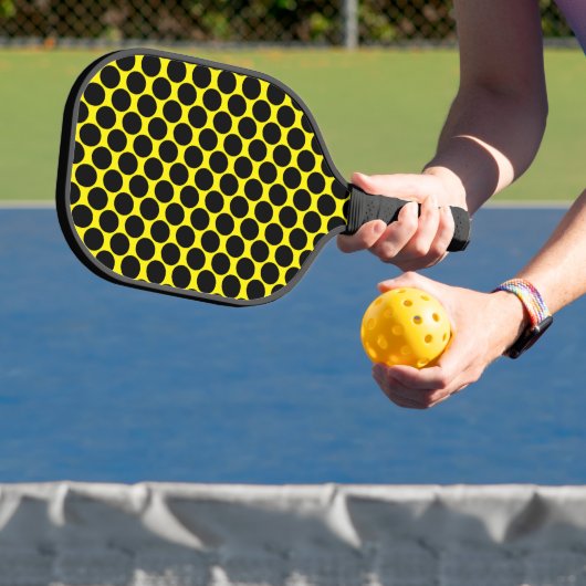 Raquette De Pickleball Bright Yellow with Black Dot Style (Insitu)