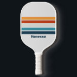 Raquette De Pickleball Chardon vintage à travers la bande avec le nom<br><div class="desc">Vintage chardon à travers la bande avec le nom Pickleball Paddle rayonne l'énergie douce et élégante, mélangeant des tons violets muets avec des motifs fluides qui suggèrent mouvement et rythme sur la cour. Son design raffiné apporte personnalité et flair à chaque rassemblement, transformant chaque match en une expression spirituelle de...</div>