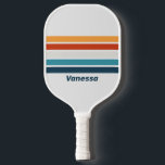 Raquette De Pickleball Chardon vintage à travers la bande avec le nom<br><div class="desc">Vintage chardon à travers la bande avec le nom Pickleball Paddle rayonne l'énergie douce et élégante, mélangeant des tons violets muets avec des motifs fluides qui suggèrent mouvement et rythme sur la cour. Son design raffiné apporte personnalité et flair à chaque rassemblement, transformant chaque match en une expression spirituelle de...</div>