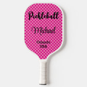 Raquette De Pickleball Chaud rose et rose chèques Monogramme (Verso)