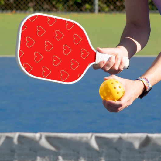 Raquette De Pickleball Coeurs en forme de coeur sur rouge (Insitu)
