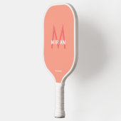 Raquette De Pickleball Coral rose et orange Simple moderne Monogramme (Gauche)