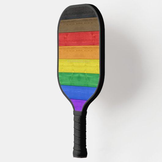 Raquette De Pickleball Drapeau gay pride inclusif SlipperyJoe ru texturé (Gauche)