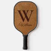 Raquette De Pickleball Élégant Faux en cuir Brown Monogramme initial (Verso)