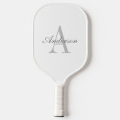 Raquette De Pickleball Élégant Monogramme blanc et gris (Verso)