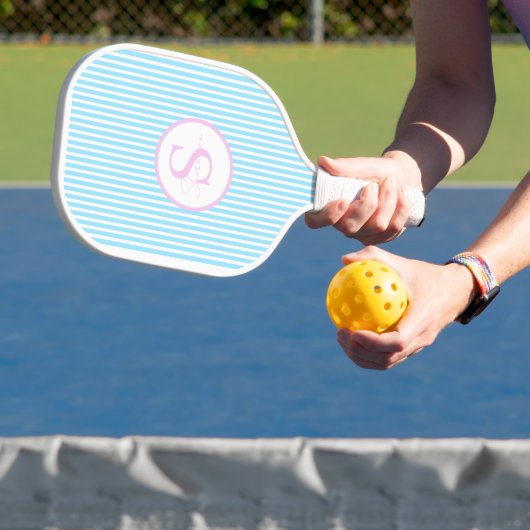 Raquette De Pickleball Élégant Monogramme rayé Bleu Paddle Pickleball (Insitu)