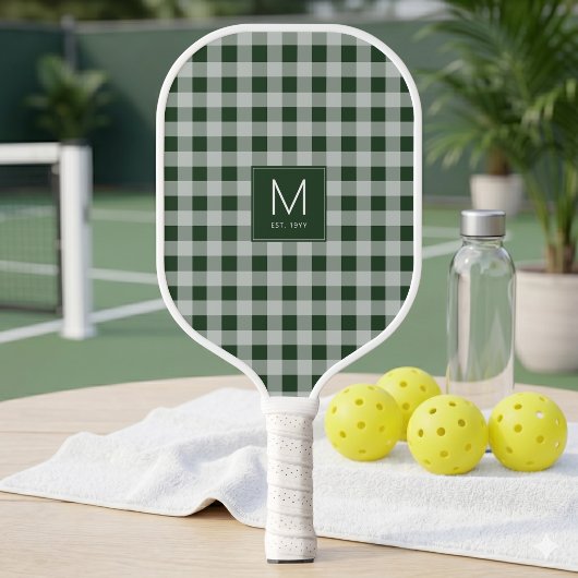 Raquette De Pickleball Établi de monogramme moderne en gingham vert