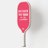Raquette De Pickleball Funny Retraité non fatigué Année Initiales Rouge B (Gauche)