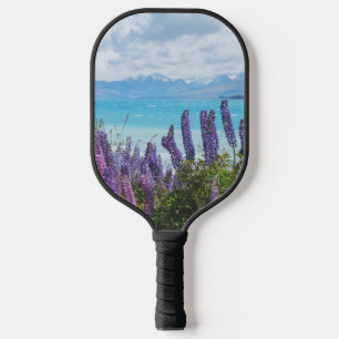 Raquette De Pickleball lavande sur le rivage du lac