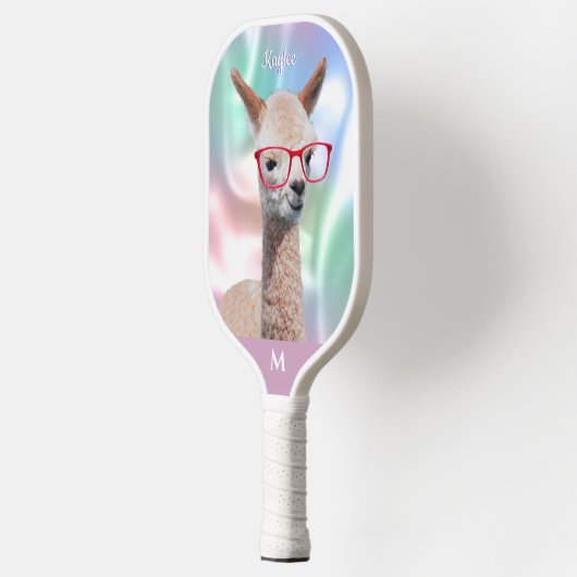 Raquette De Pickleball Lunettes rouges Cute Alpaca, Nom Monogram Iridesce (Gauche)