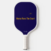 Raquette De Pickleball Mama Runs The Court Personalized Pickleball Mom (Verso)
