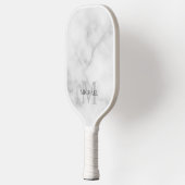 Raquette De Pickleball Marbre blanc Monogramme personnalisé et nom (Gauche)