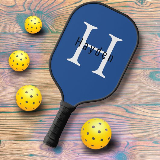 Raquette De Pickleball Masculine moderne Monogramme bleu Nom + Initiale