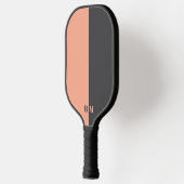 Raquette De Pickleball Modern Peach And Dark Gray Monogram Custom (Gauche)