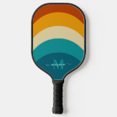 Raquette De Pickleball Monogramme arc-en-ciel Nom personnalisé Retro Suns (Verso)