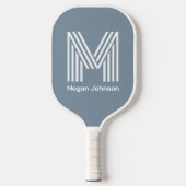 Raquette De Pickleball Monogramme moderne Dusty Blue Pickleball Paddle (Recto)