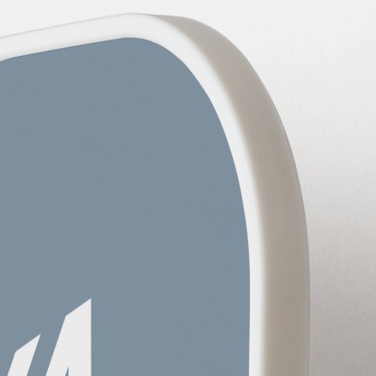 Raquette De Pickleball Monogramme moderne Dusty Blue Pickleball Paddle (Détail gauche)