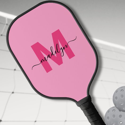 Raquette De Pickleball Nom de script moderne rose vif Monogramme féminin