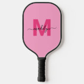 Raquette De Pickleball Nom de script moderne rose vif Monogramme féminin (Verso)