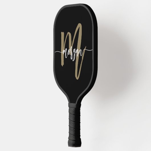 Raquette De Pickleball Nom du monogramme Black Gold Modern Script (Gauche)