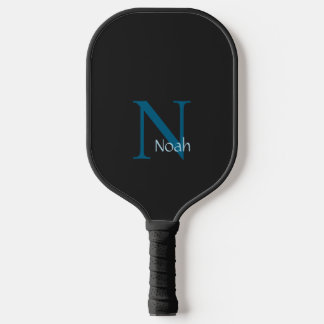 Raquette De Pickleball Nom du monogramme personnalisé en bleu noir modern