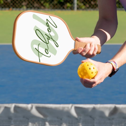 Raquette De Pickleball Nom personnalisé et initiale du monogramme vert (Insitu)