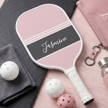 Nom personnalisé sur fond rose gris doux